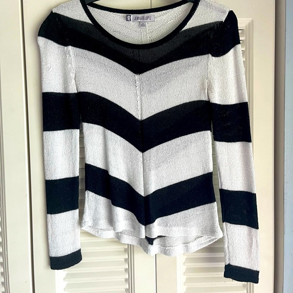 Sexy Jennifer Lopez Sweater with Chevron Pattern - Picture 7 of 7